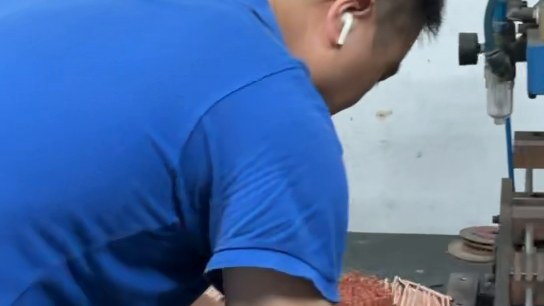 工人操作工位